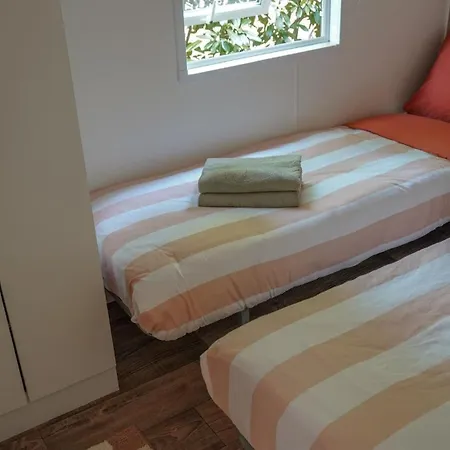 بيت للعطل Boshuisje Met Kachel 