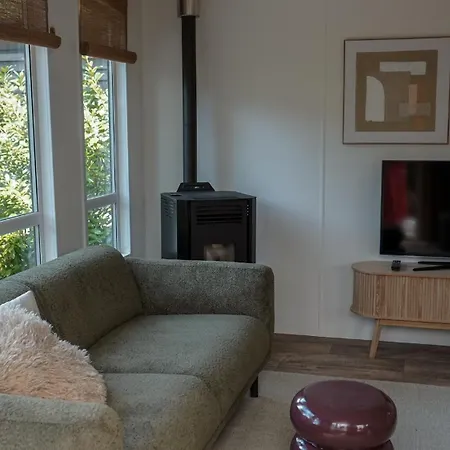 بيت للعطل Boshuisje Met Kachel 